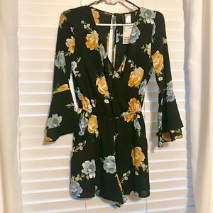 Open back romper. H&M Divided. Size 4